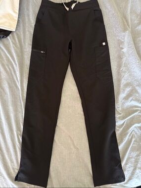 Figs Technical Collection Scrub Pants in Black